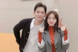 기사로 이동 - 걸스데이 민아♥온주완, 10살 나이차 극복하고 11월 결혼 발표 “부부로서 제2의 인생”