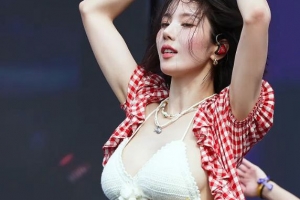 기사로 이동 - ‘워터밤 여신 권은비’ 볼륨감 드러내는 비키니 입고 화끈한 댄스로 무대 찢었다