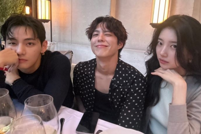 thumbnail - 이 조합이 가능? 수지, 박보검,뷔와 함께한 화보 같은 만찬 공개 “환상적 비주얼 조합”