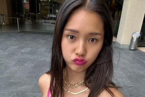 기사로 이동 - 오마이걸 미미, 노브라+숏팬츠로 과감한 여름 휴가룩...탄탄하고 건강미 돋보이는 수영복 패션까지