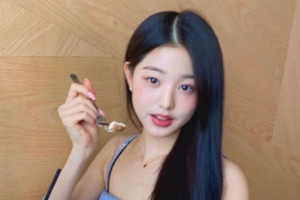 기사로 이동 - 아이브 장원영, 팬 선물 6년째 착용…“마음까지 명품”
