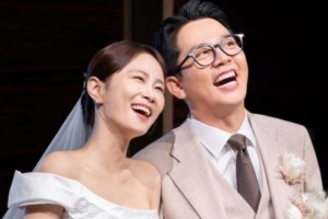 기사로 이동 - 김준호♥김지민 결혼, 김대희 손잡고 신부 입장…하객만 1200명