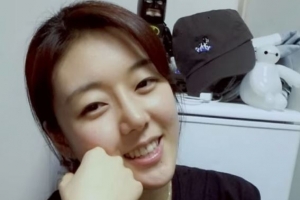 기사로 이동 - 아름다운 미소의 배우 강서하, 유작 남기고 위암 투병 끝 사망, 향년 31세 “믿기지 않는다”