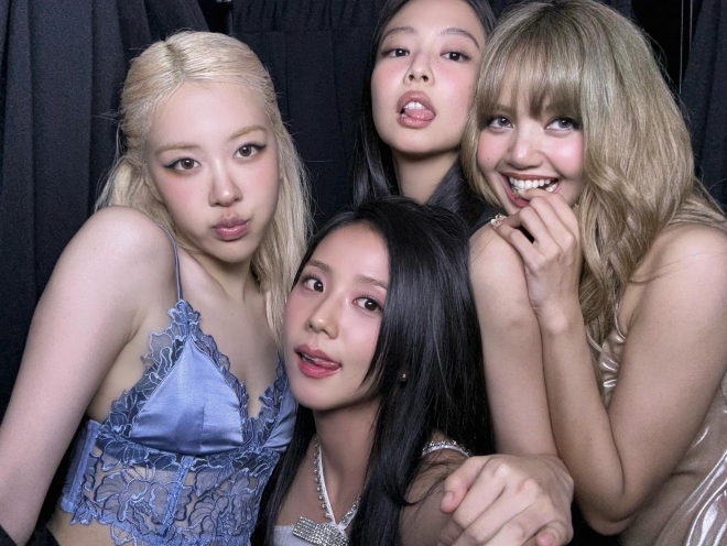 thumbnail - 9주년 블랙핑크, 미공개 사진 대방출 “세상 행복해”