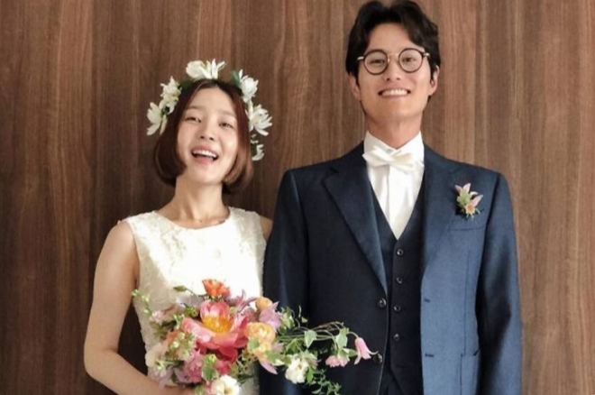 thumbnail - ‘스타’에서 남편의 사회적 물의로 자숙 중인 여배우 근황