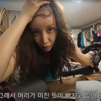 thumbnail - “머리가 한 움큼씩 빠져” 여배우 충격 고백, ‘여성 탈모’ 치료 방법은?
