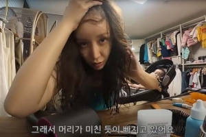 기사로 이동 - “머리가 한 움큼씩 빠져” 여배우 충격 고백, ‘여성 탈모’ 치료 방법은?