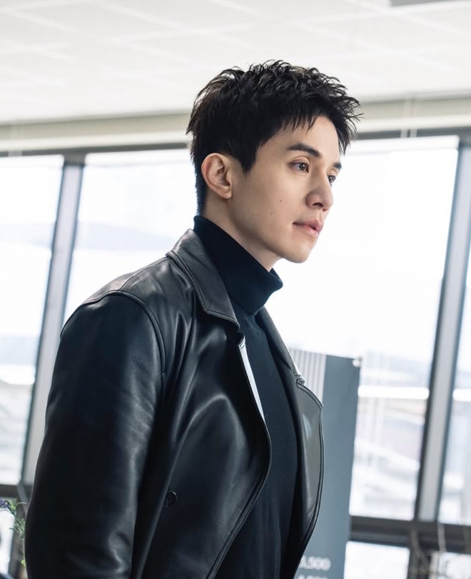 thumbnail - “송편 먹는다” 1년 전 한마디에…이동욱, 1억 뷰 ‘월병 전쟁’에 강제 참전