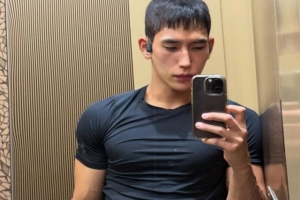 기사로 이동 - 육준서, 땀에 젖은 여름 밤…“한층 깊어진 표정”