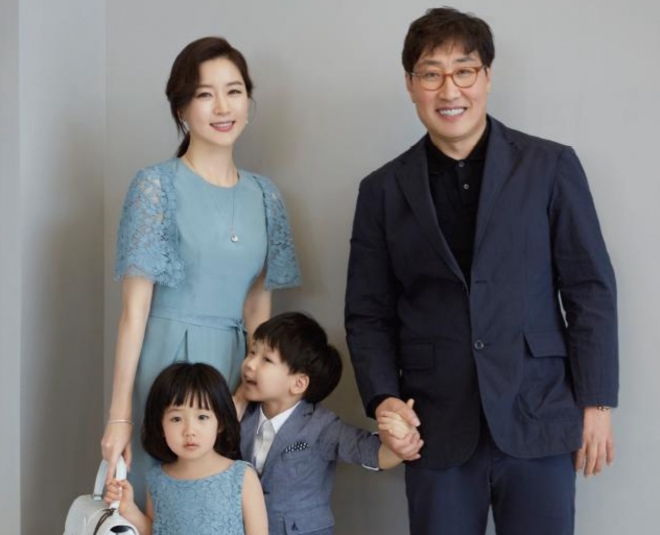 thumbnail - ‘20살 연상 남편♥’ 이영애, 15살 쌍둥이 남매 근황→화장품 연구소 운영
