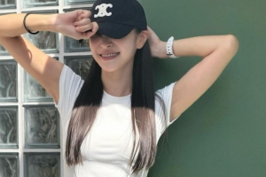 기사로 이동 - ‘16kg감량’? 김윤지, 티셔츠와 청바지로 볼륨 드러난 완벽 몸매