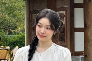 기사로 이동 - ‘피겨 여왕’ 김연아, 청초한 매력 어디까지...“시간이 멈춘 듯한 미모”