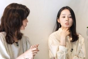 기사로 이동 - 한가인, 유일한 연예인 친구 신현빈과 8년째 변치 않는 우정...“직업상 벽을 쌓게 된다”