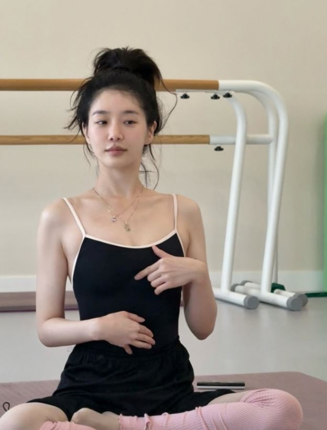 thumbnail - 오징어게임2 박규영, 민낯의 청순미 폭발...발레로 다져진 여리여리한 몸매 드러내