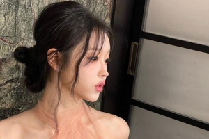 기사로 이동 - 유시아, 가을빛 담은 담백한 우아함 공개