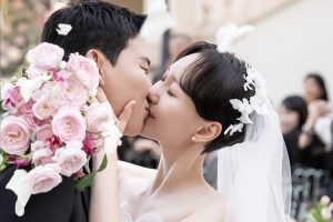 기사로 이동 - 이유영, 출산 1년 후 비공개 결혼…‘훈남’ 남편은 누구?