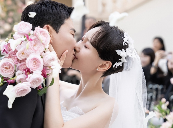 thumbnail - 이유영, 출산 1년 후 비공개 결혼…‘훈남’ 남편은 누구?