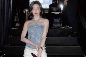 기사로 이동 - 권은비, 44kg 체중에 드러난 등라인..대만 콘서트 비하인드 컷 공개