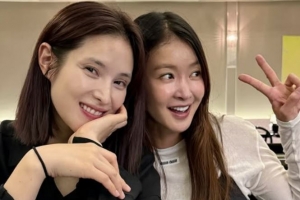 기사로 이동 - 이시영·거미, 나란히 둘째 임신 근황 공개…“언니 배, 내 배”