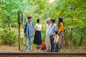 기사로 이동 - “이번 추석엔 뭐 보지?”...아빠는 감동, 아이는 애니 넷플릭스 가족영화 추천