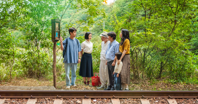 thumbnail - “이번 추석엔 뭐 보지?”...아빠는 감동, 아이는 애니 넷플릭스 가족영화 추천