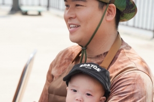 기사로 이동 - “결혼도 안 하고 애 낳았냐”…‘조혜원♥’ 이장우, 아기 품에 안고 ‘훈훈 미소‘