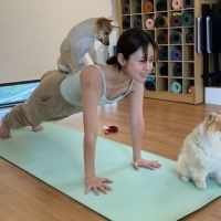 thumbnail - ‘학폭 의혹’ 심은우, 이효리 아난다 요가원 후기...“적당히 낯선 공기, 집중하기 좋아”