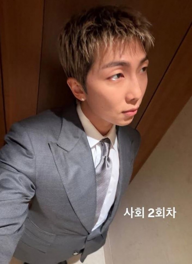 thumbnail - 방탄소년단 RM, 결혼식 사회자로 등장…서른 둘 나이에 벌써 “사회 2회차”