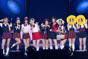 기사로 이동 - 트와이스 10주년, 원스와 함께한 감동의 밤…“우리가 추억할 게 정말 많아요”
