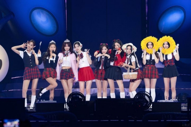thumbnail - 트와이스 10주년, 원스와 함께한 감동의 밤…“우리가 추억할 게 정말 많아요”