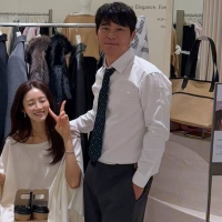 thumbnail - 임창정 ‘특급 외조’ 35세 서하얀 백화점 팝업 3일 만에 ‘대박’ 송가인 출동