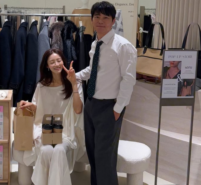 thumbnail - 임창정 ‘특급 외조’ 35세 서하얀 백화점 팝업 3일 만에 ‘대박’ 송가인 출동