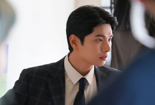 thumbnail - 이이경 ‘신체사진’ 폭로 3일 만의 대역전 “AI 사진 장난이었다”