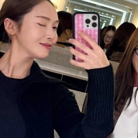 thumbnail - “예쁜 애 옆 더 예쁜 애”…제시카, 크리스탈 31세 생일 기념 ‘정자매’ 투샷