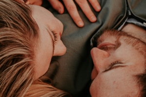 기사로 이동 - “사랑에 빠졌는지 알 수 있어요”...사랑에 빠졌을때 눈에서 일어나는 놀라운 변화