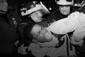 기사로 이동 - “노예제는 합법이다?”… 넷플릭스, 충격 폭로로 평점9점 찍었던 ‘이 다큐’[와플릭스]