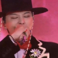 thumbnail - 지드래곤, ‘갓’ 쓰고 APEC 무대 장악 “역시 ‘갓GD’인증”…정상들 스마트폰 꺼내 촬