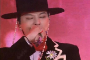 기사로 이동 - 지드래곤, ‘갓’ 쓰고 APEC 무대 장악 “역시 ‘갓GD’인증”…정상들 스마트폰 꺼내 촬영