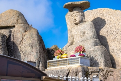 thumbnail - “딱 한 가지 소원은 무조건”… 수능 앞두고 부모들 줄 선다는 ‘이 사찰’