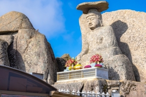 기사로 이동 - “딱 한 가지 소원은 무조건”… 수능 앞두고 부모들 줄 선다는 ‘이 사찰’