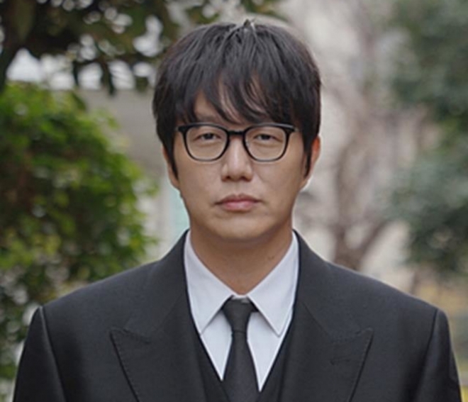 thumbnail - 성시경, 믿었던 매니저의 ‘수억 원대 횡령’ 의혹…내부 폭로 파장