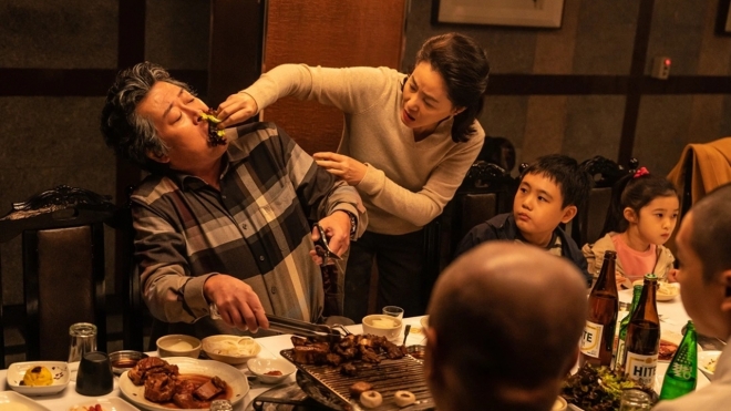 thumbnail - “내가 네 아빠라고?… 쌀쌀한 주말, 넷플릭스 ‘가족’ 의미 되묻는 따뜻한 영화들