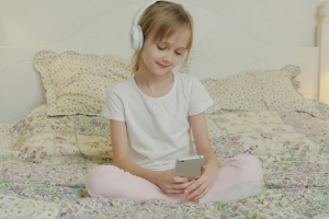 기사로 이동 - “우리 어릴 때 참 좋았는데”...밀레니얼이 누렸던 ‘황금기’, ‘알파세대’의 새로운 성장 방식