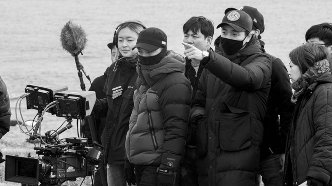 thumbnail - “이게 다 ‘이 감독’ 작품이었어?”… 넷플릭스에서 보는 ‘말맛’ 장인의 작품들