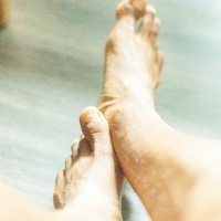 thumbnail - “발 각질, 방치하면 안돼요”...통증과 압력을 줄이는 각질 제거법