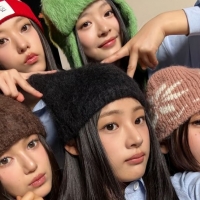 thumbnail - 뉴진스 전원, 어도어 복귀 결정… 전속계약 분쟁 1년 만에 마침표