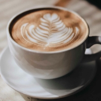 thumbnail - 하루 종일 마시는 ‘이 음료’…몸이 보내는 신호들