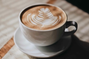 기사로 이동 - 하루 종일 마시는 ‘이 음료’…몸이 보내는 신호들