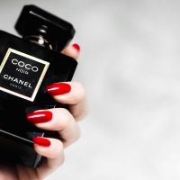 thumbnail - “빨간 손톱이 정말 남자들의 시선을 사로잡을까?”...‘레드 네일 이론’의 진실