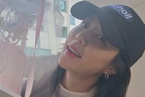 기사로 이동 - 남편 논란 딛고 41세 생일 맞은 박한별...“시모도 이혼 권했다”